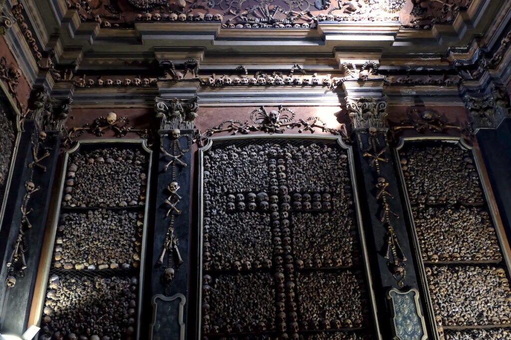 ミラノ ガイコツ教会 人骨の装飾 