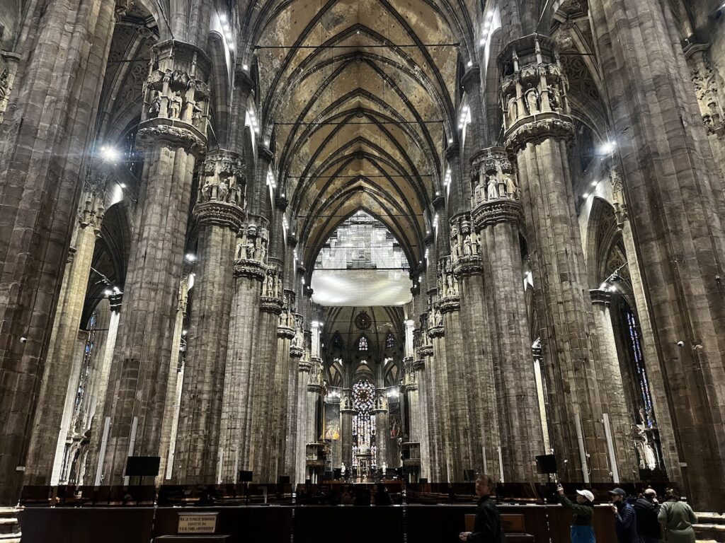 その迫力に圧倒される!世界最大級の大聖堂/ミラノのドゥオーモ【イタリア・ミラノ】 Isara